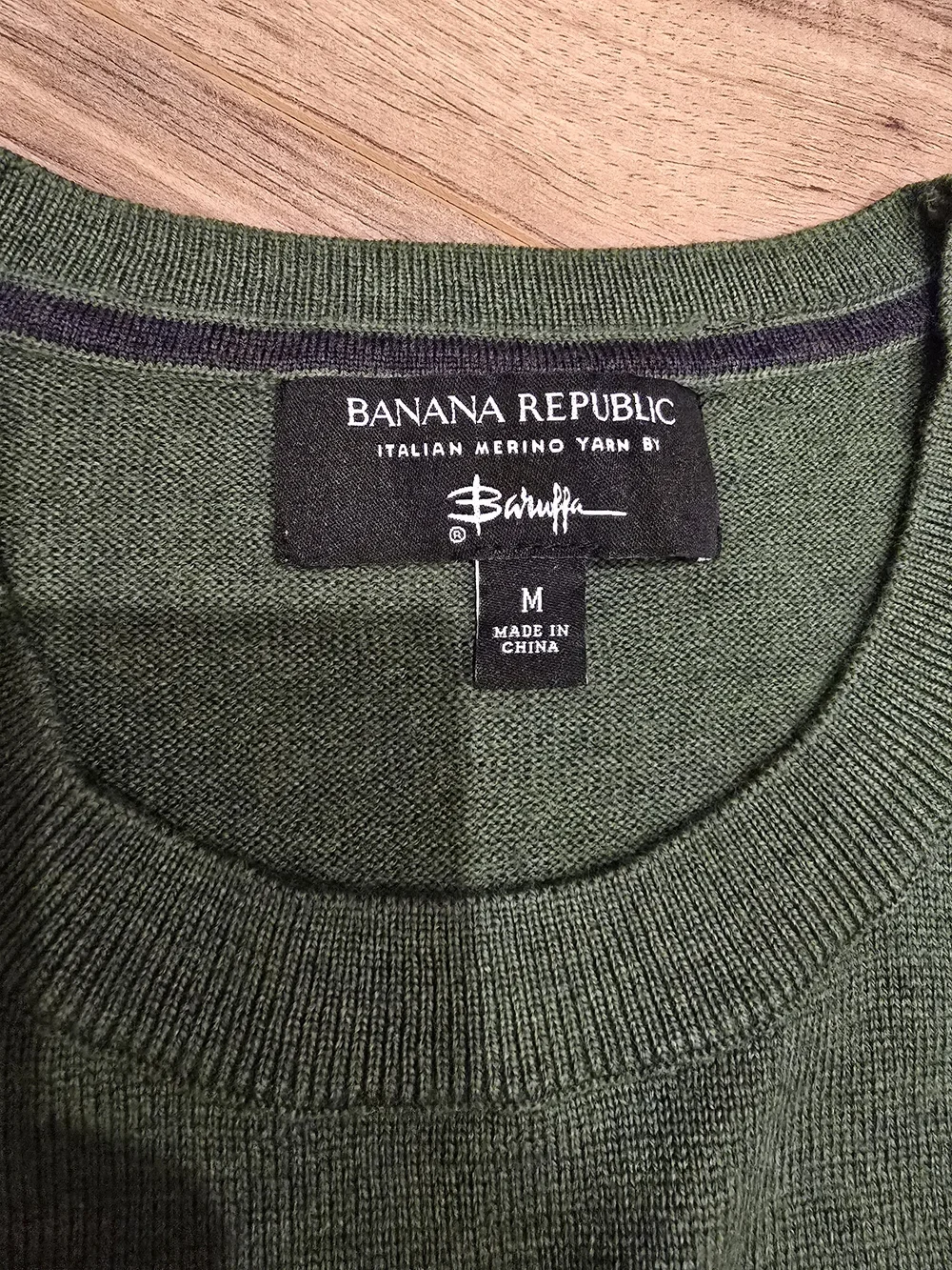 Banana Republic 100 % Merino Wool Men's Olive Green Crewneck Sweater